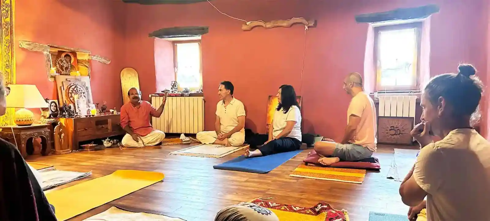 Formation Yoga initiatique à Paris : Hatha Yoga Traditionnel, Tantra Veda, rituels et méditation. 3 ans pour éveiller la Lumière intérieure. 20 places.