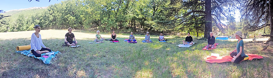 Stage Yoga juillet 2023 La Garde Freinet la salle à manger